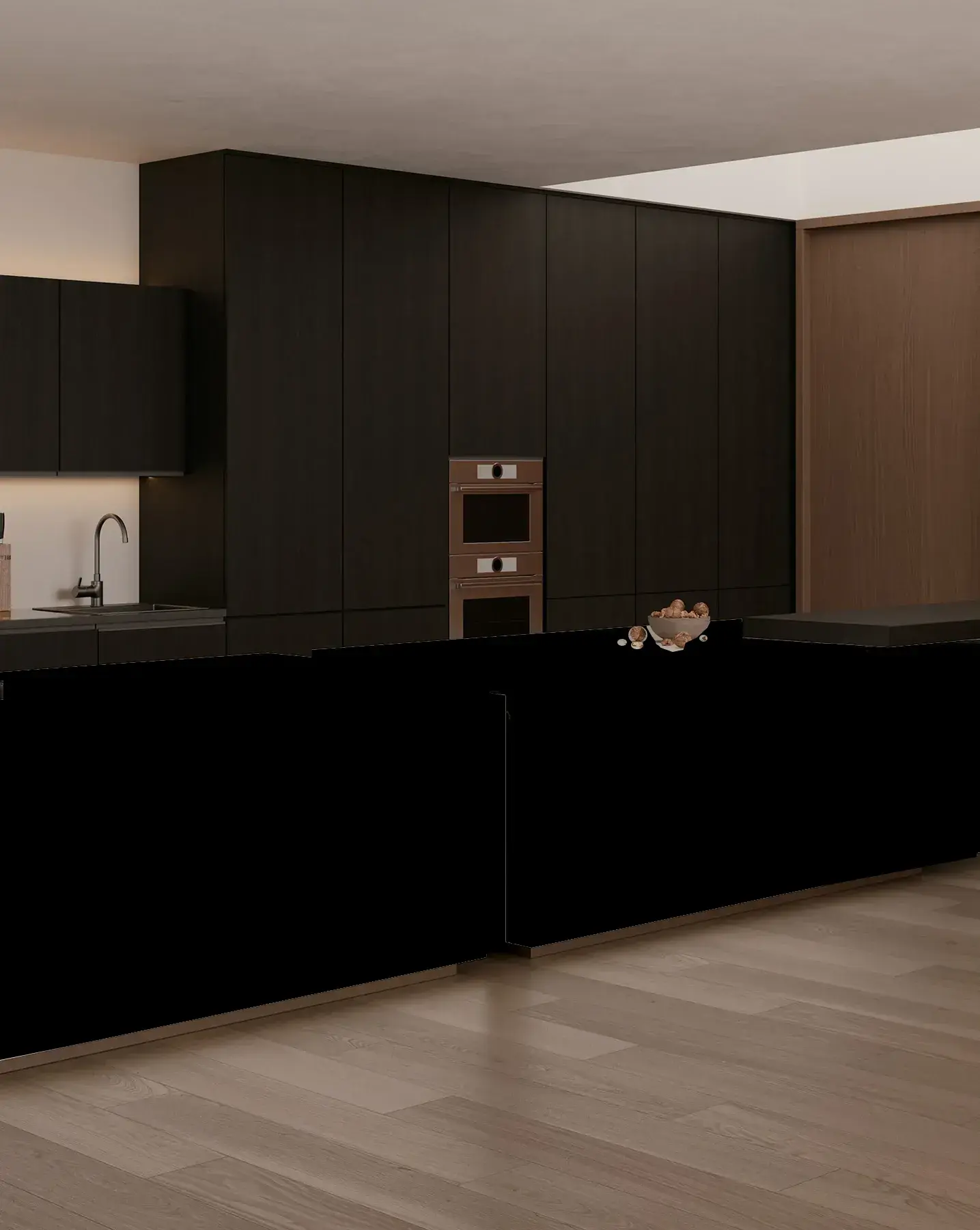 מטבח עם אי כפול מחופה בSolid Black, ארונות כהים ורצפת עץ